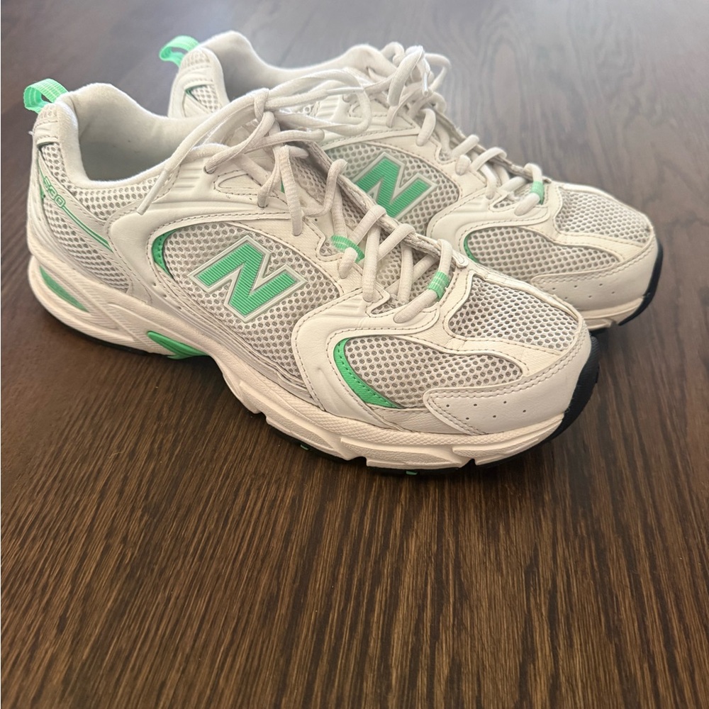 Women’s New Balance sneakers sz 9.5